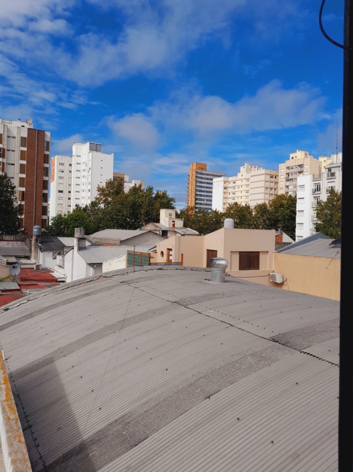 Depto 2 amb con balcon al contrafrente. Microcentro