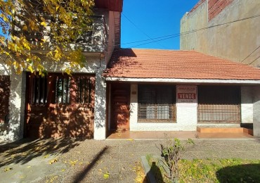 Chalet de 4 amb con garage para 2 autos, quincho y parque Barrio Villa Primera. ACEPTA PERMUTA