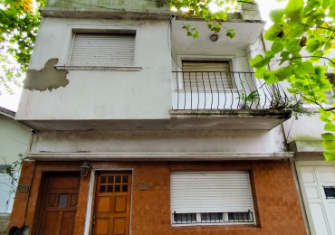 PH de 3 amb. con balcon a la calle terraza con parrilla.1er piso por escalera. 