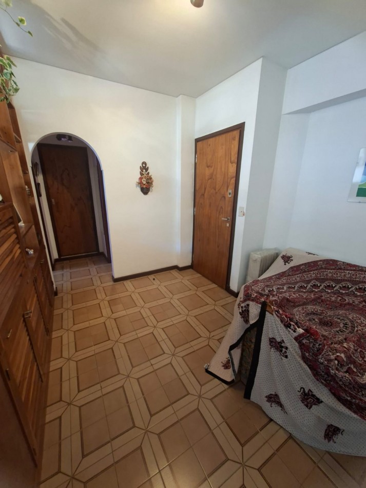 Depto un amb con balcon amplio y muy luminoso.