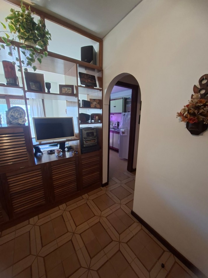 Depto un amb con balcon amplio y muy luminoso.