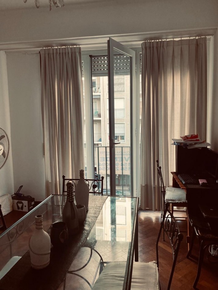 Semi piso de 3 amb con dependencia. Con baulera. Buenos Aires 2427 