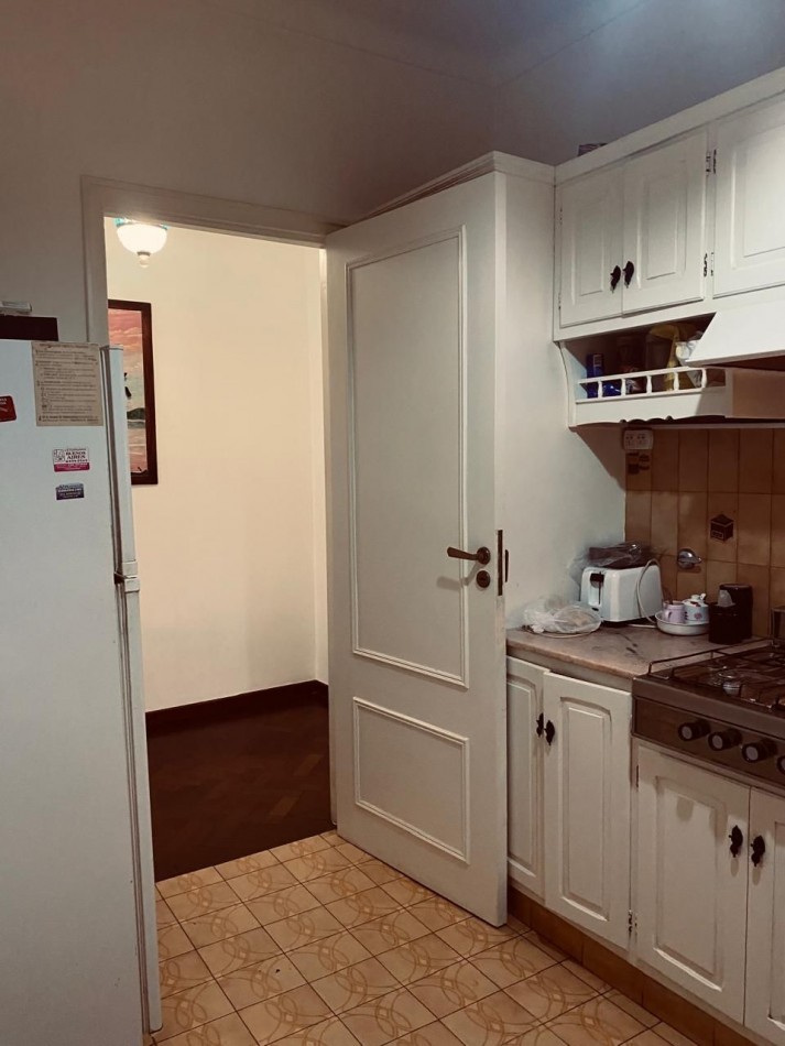 Semi piso de 3 amb con dependencia. Con baulera. Buenos Aires 2427 