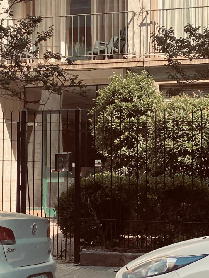 Semi piso de 3 amb con dependencia. Con baulera. Buenos Aires 2427 