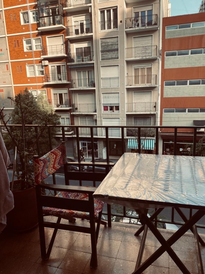 Semi piso de 3 amb con dependencia. Con baulera. Buenos Aires 2427 