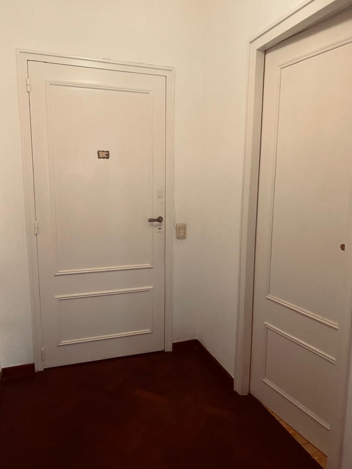 Semi piso de 3 amb con dependencia. Con baulera. Buenos Aires 2427 