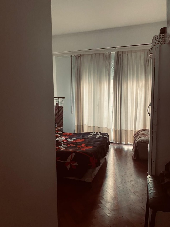 Semi piso de 3 amb con dependencia. Con baulera. Buenos Aires 2427 