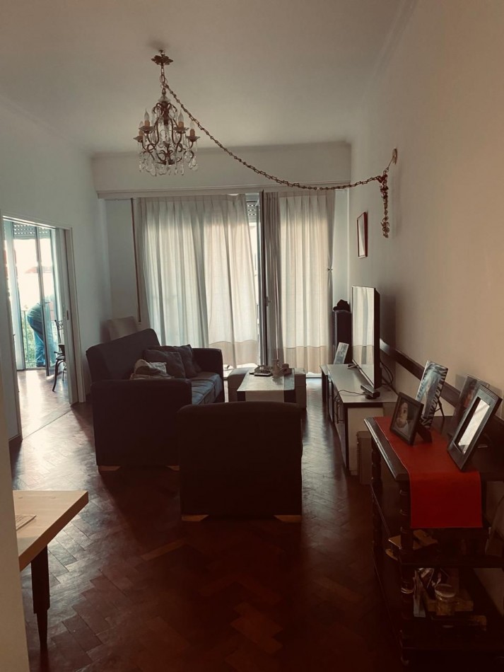 Semi piso de 3 amb con dependencia. Con baulera. Buenos Aires 2427 