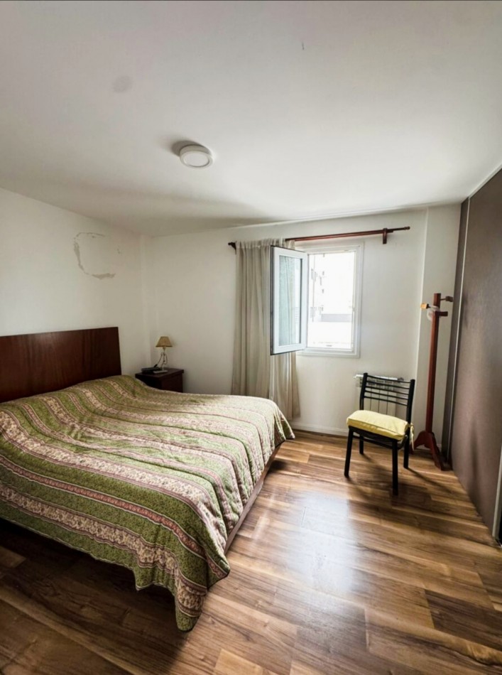 Depto dos amb en alquiler con balcon a la calle y cochera descubierta 