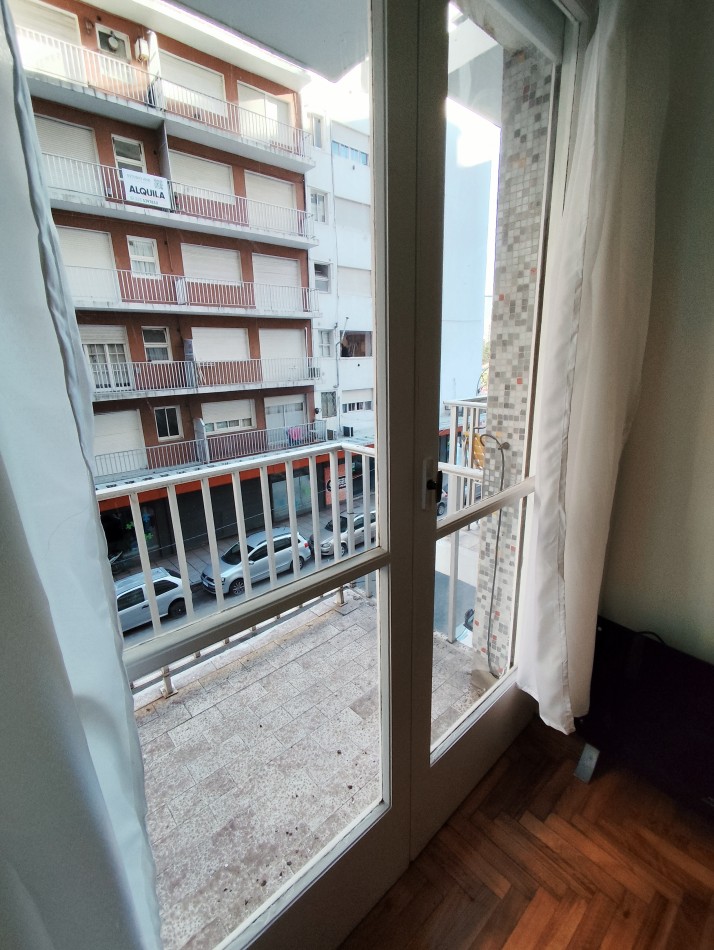 Alquiler 24 m depto dos amb. Con balcon zona Plaza Colon 