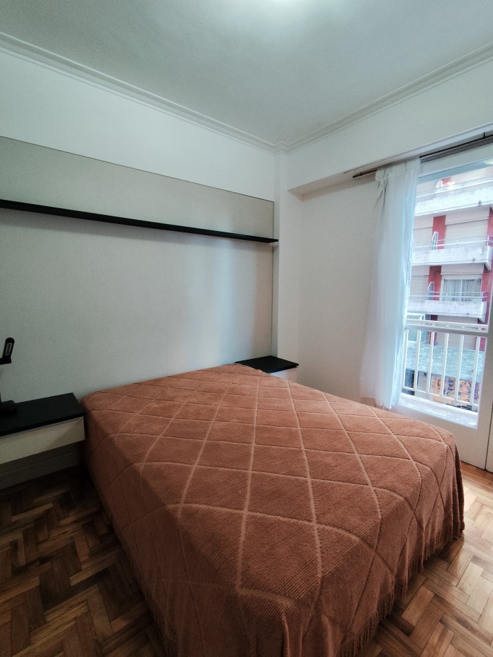 Alquiler 24 m depto dos amb. Con balcon zona Plaza Colon 