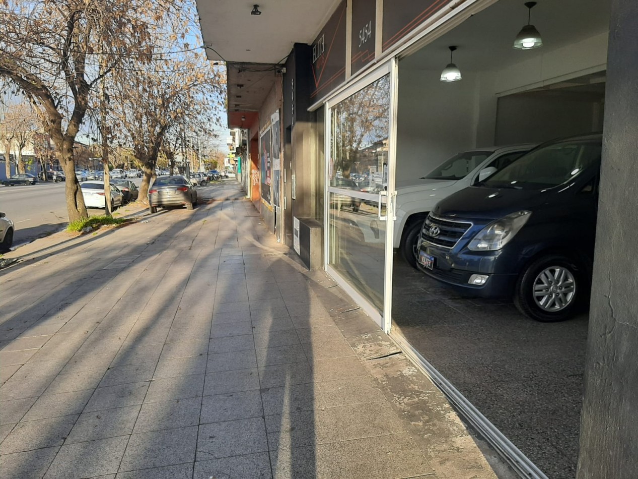 Alquiler importante local comercial