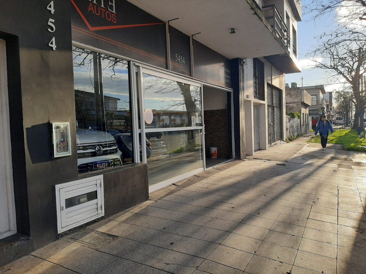 Alquiler importante local comercial