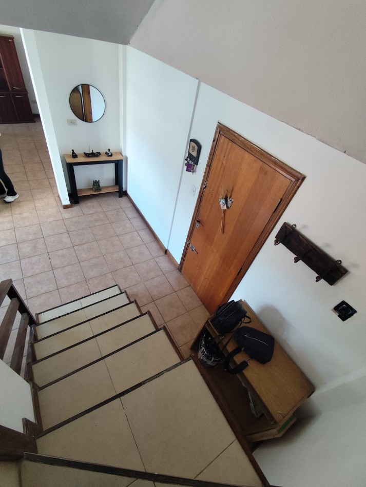Depto 3 amb . Dos baños en duplex excelente estado. Barrio don Bosco 