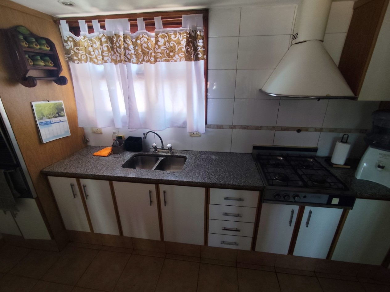 Depto 3 amb . Dos baños en duplex excelente estado. Barrio don Bosco 