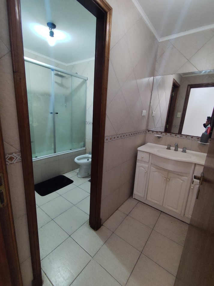 Depto 3 amb . Dos baños en duplex excelente estado. Barrio don Bosco 