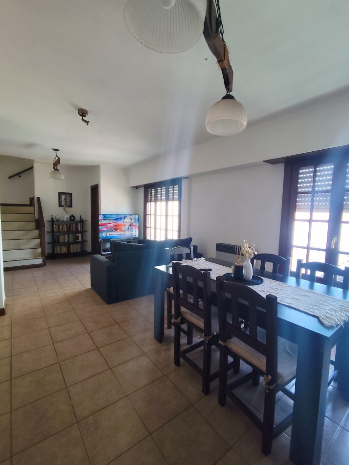 Depto 3 amb . Dos baños en duplex excelente estado. Barrio don Bosco 