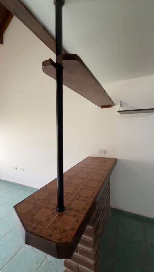 Alquiler 24m.Duplex 2 amb con cochera Parque Luro. 