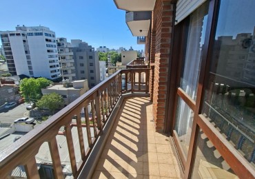 Depto un amb con balcon amplio y muy luminoso.