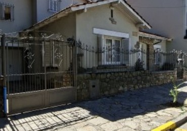 CHALET 4 AMBIENTES CON GARAGE ESTILO MARPLATENSES